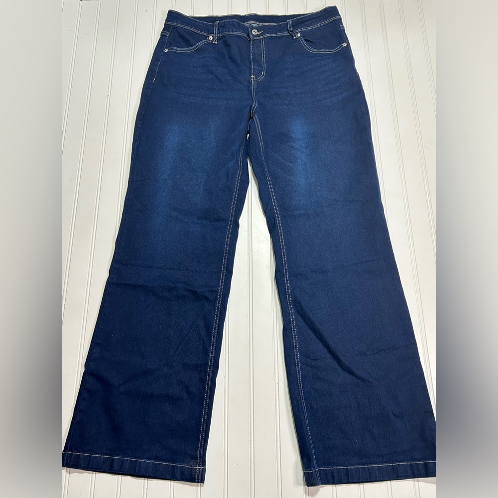NWOT Women’s High Rise Straight Leg Jeans